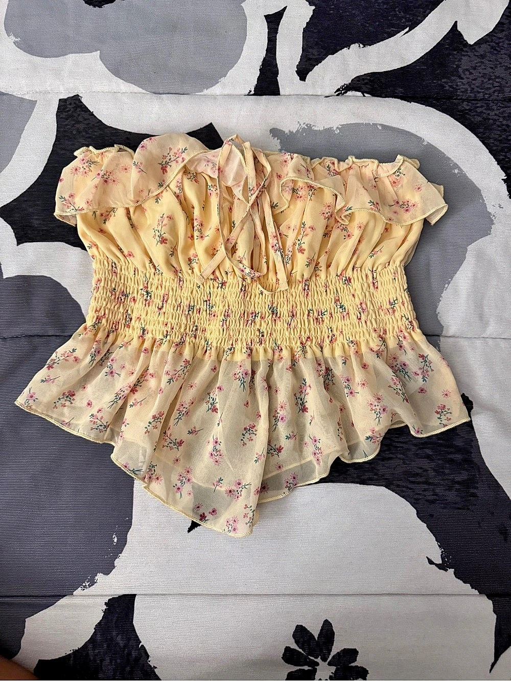 Madden Girl Floral Ruffle Camisole in Yellow Size Small Like New